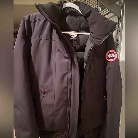 Men’s Canada Goose Puffer - Picture 3 of 5